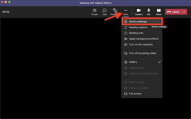 Выберите «Параметры устройства» в Microsoft Teams на Mac